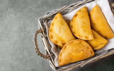 Pastel de forno de queijo e tomate