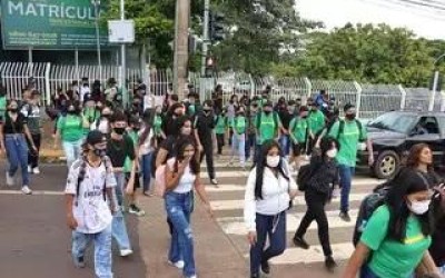 Rede estadual pode escalonar saída dos alunos 