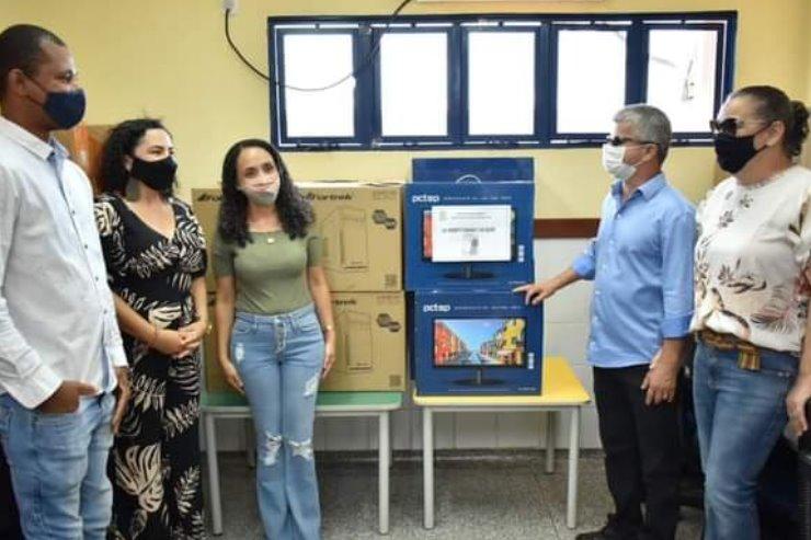 Emenda de Lidio Lopes equipa sala de informática em Sonora