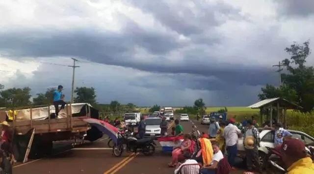 Protestos avançam e bloqueiam 70 pontos no Paraguai 