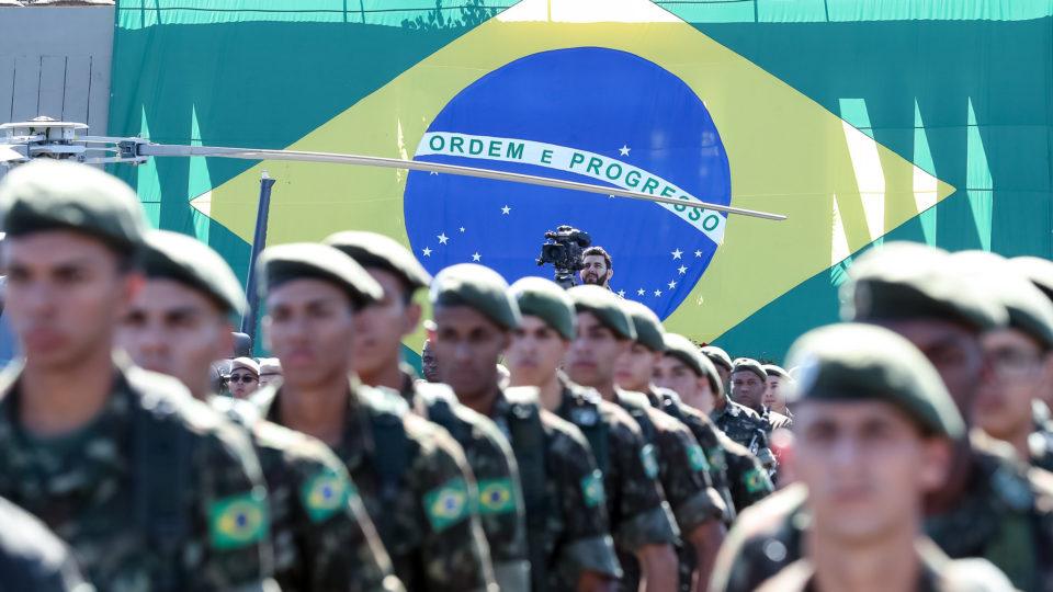 Brasil é a 10ª maior potência militar do mundo; fronteiras são ponto de fraqueza Leia mais em: https://www.gazetadopovo.com.br/republica/brasil-e-a-10a-maior-potencia-militar-do-mundo-fronteiras-sao-ponto-de-fraqueza