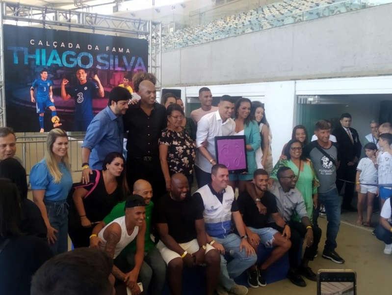 Capitão da Seleção, Thiago Silva recebe homenagem na Calçada da Fama do Maracanã