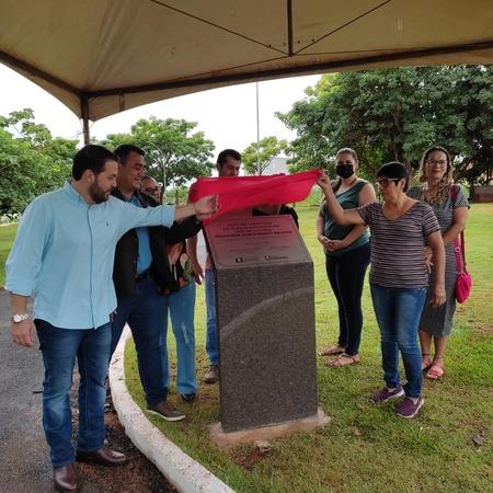 Em dia memorável, vereadores inauguram homenagens a dois grandes professores e entregam obra de acessibilidade na Câmara Municipal