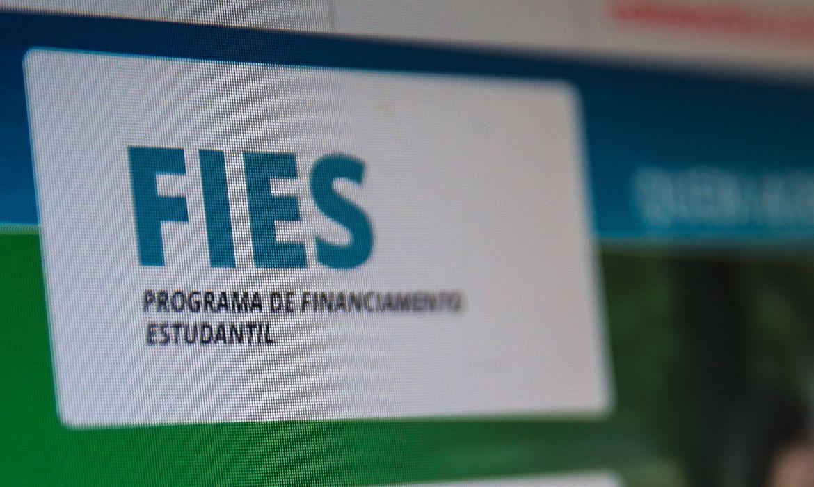 Fies: estudantes inadimplentes podem renegociar dívidas no dia 7