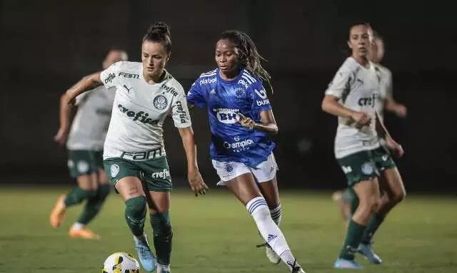 Palmeiras vence Cruzeiro e assume ponta do Brasileiro Feminino 