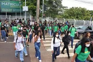 Rede estadual pode escalonar saída dos alunos 