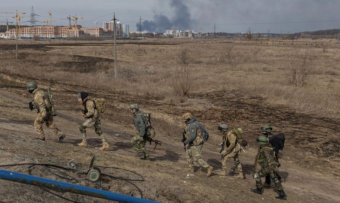 Ucrânia: combate se alastra nos arredores de Kiev