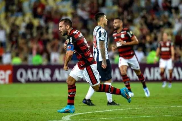 Jogando em casa, Flamengo vence o Talleres por 3 a 1 