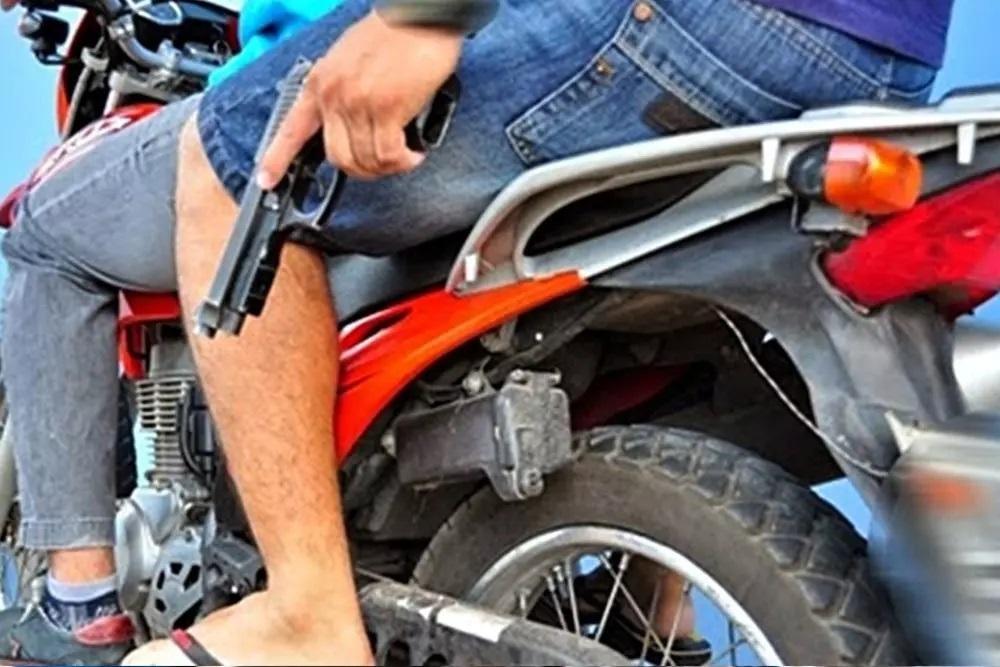 #Adolescente em Sidrolândia que entregava panfletos é assaltado por dupla de moto