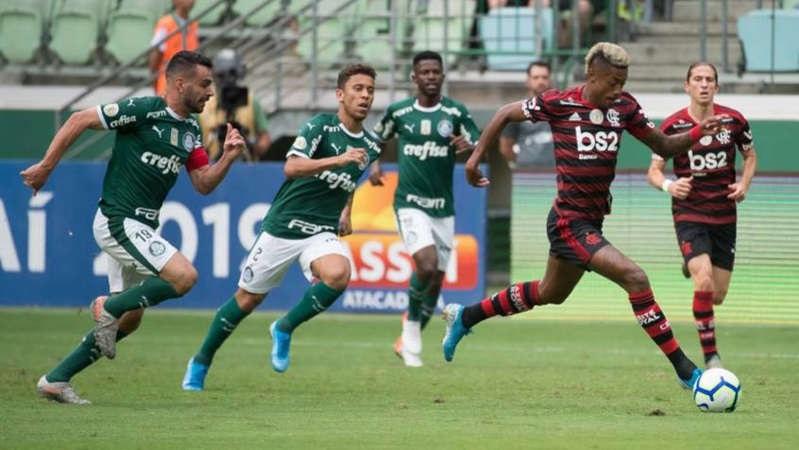 Palmeiras se posiciona sobre torcida única em duelo contra o Flamengo no Maracanã