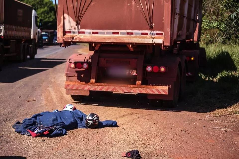 Passageiro de motocicleta morre em Sidrolândia na BR-262 em acidente com caminhão