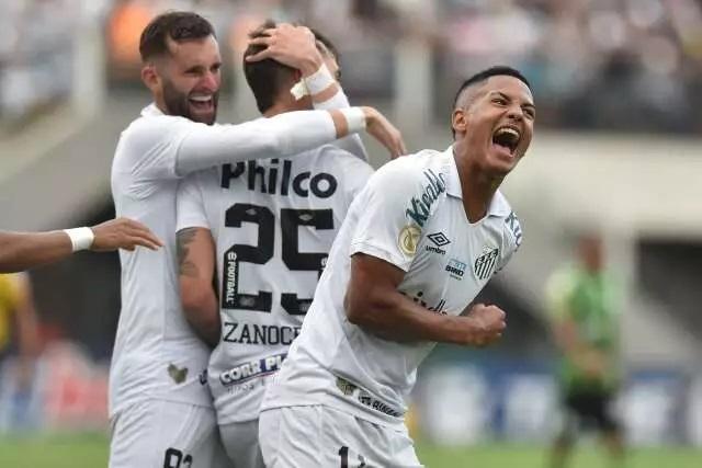 Santos vence o América-MG por 3 a 0 e assume liderança do Brasileirão 