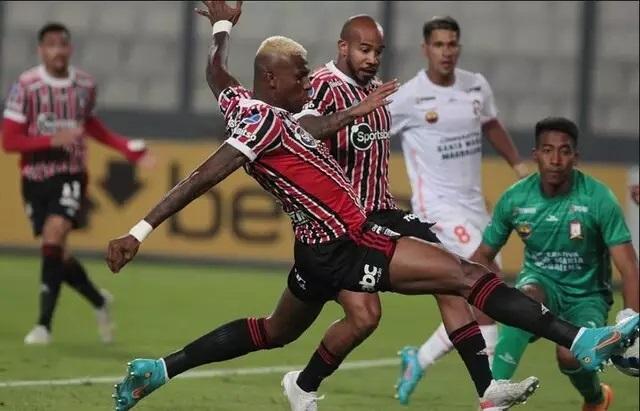 São Paulo vence o Ayacucho por 3 a 2 na estreia da Sul-Americana 