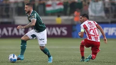 Veiga e Navarro brilham e Palmeiras goleia na Libertadores 