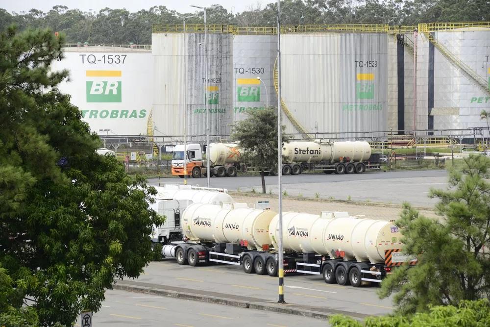 Gasolina vai subir? Petrobras não reajusta preço há mais de 70 dias; intervalo é o maior desde 2019