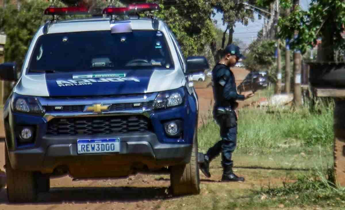 Antes de ser flagrado estuprando enteada, homem tentou beijar a filha de 8 anos