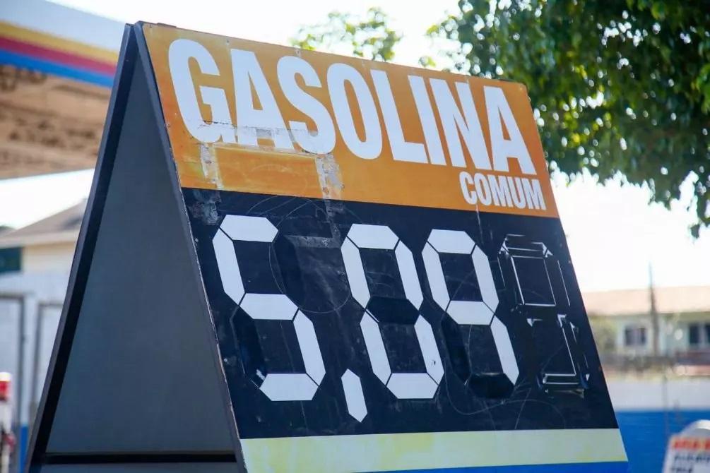 Após anúncio da Petrobras, preço da gasolina começa cair e já é encontrada a R$ 5,09 em Campo Grande