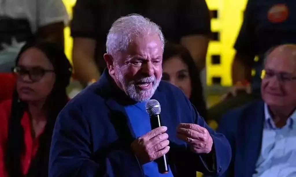 Bomba com fezes explode em evento de Lula no Rio de Janeiro