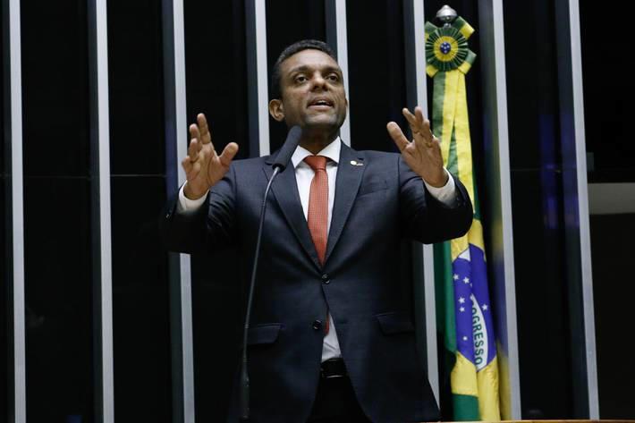 Enviado de Bolsonaro a reunião com irmãos Arruda já ameaçou receber petistas ‘à bala’