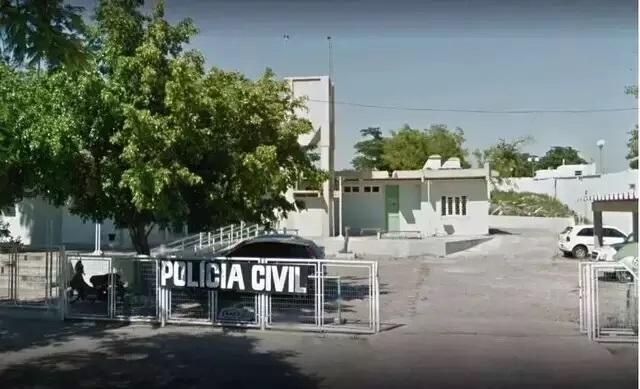 Espancado a pauladas pelo pai, adolescente sofre afundamento de crânio 