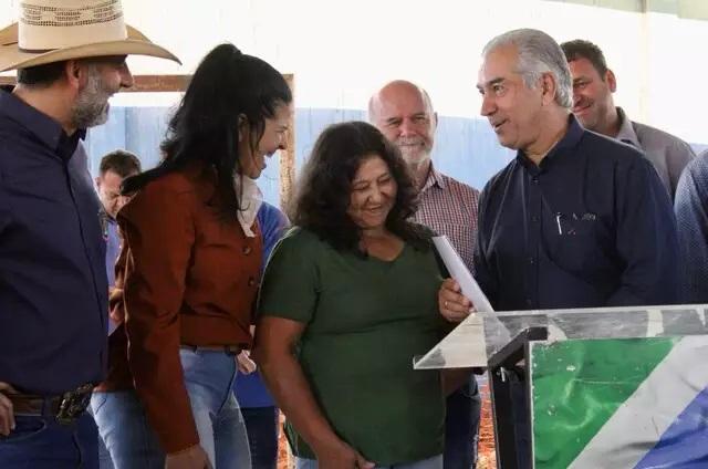 Reinaldo Azambuja entrega obras e programas sociais no interior de MS 