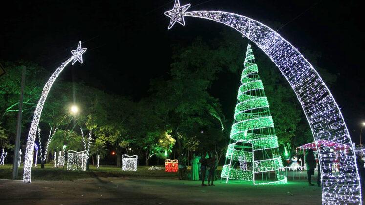 Iluminação de Natal chega a municípios e leva esperança à população