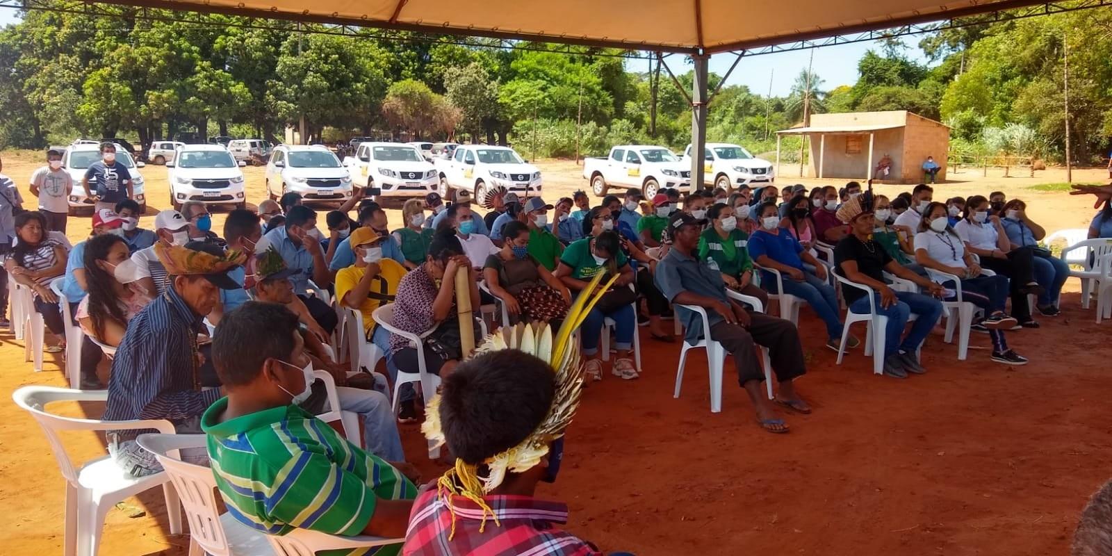 Vereadores e cacique agradecem ação social de Vander em Japorã