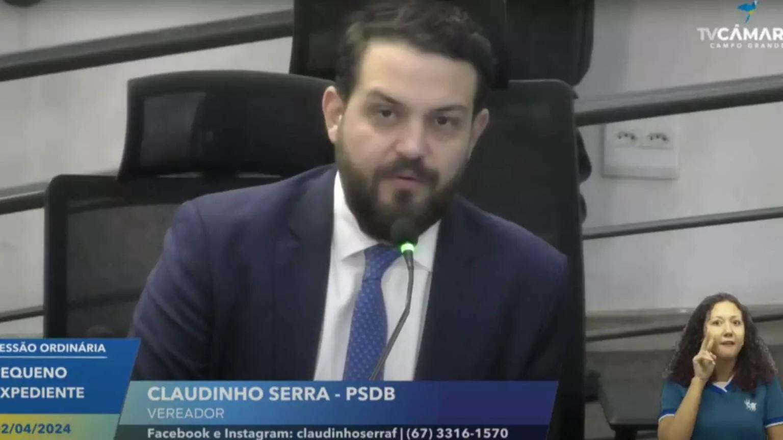 Sem ir à Câmara desde abril, Claudinho Serra usa emprego de vereador para se livrar de tornozeleira